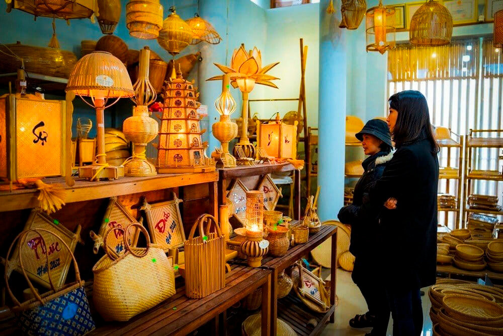 Immerse in Vietnam’s cultural heritage with proper visa photos